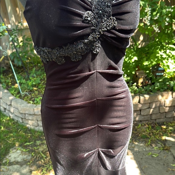 Elegant Black Velvet and Beaded One-Shoulder Evening Gown. Worn Once. Size 6 - Picture 3 of 10